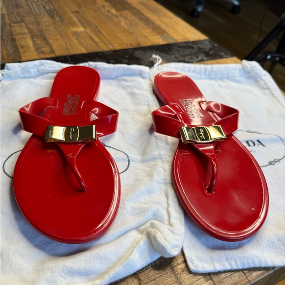 Prada red rubber thong sandals - Picture 3 of 4